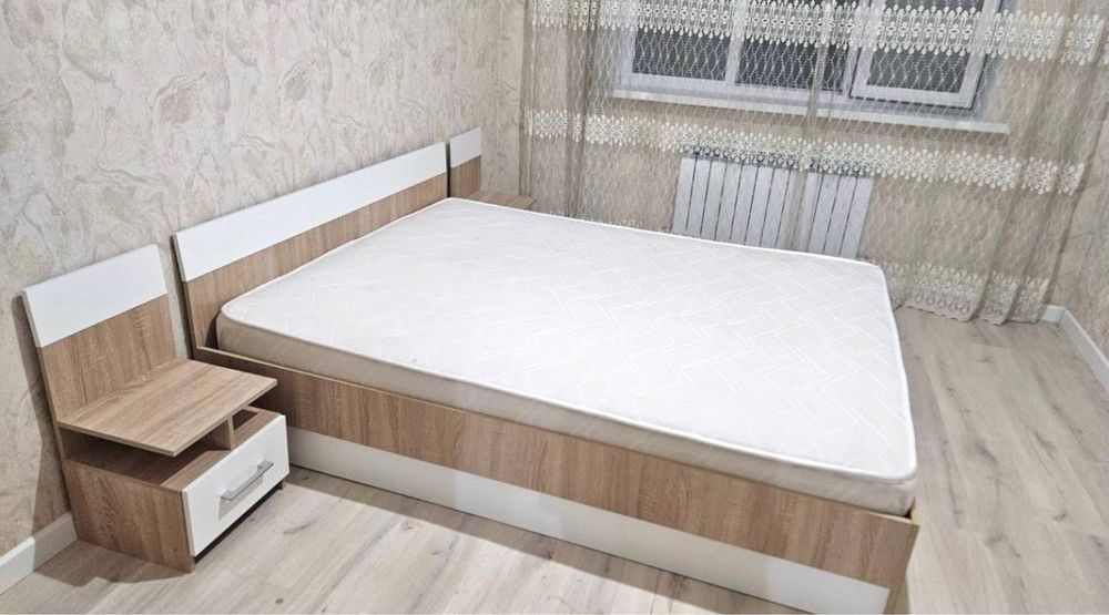 Двухспальнная Кровать с прикраватными тумбочками