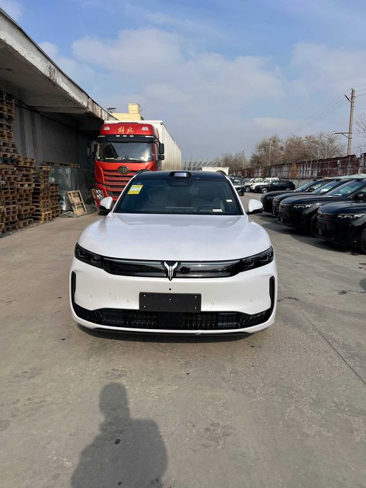 Voyah Free+ 2026 kuzov Oq kuzov Bardoviy salon