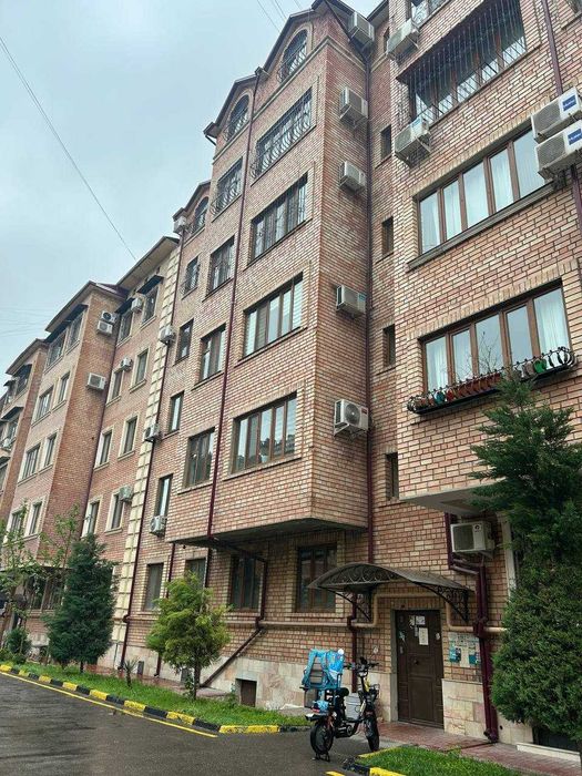 нукус улица по супер локаци с ремонтом с кадастром 2х ком успейте 83м;