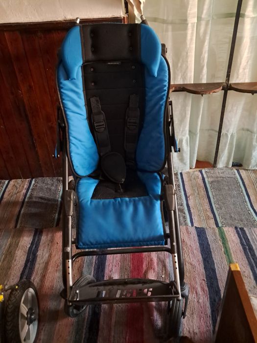 Детска инвалидна количка