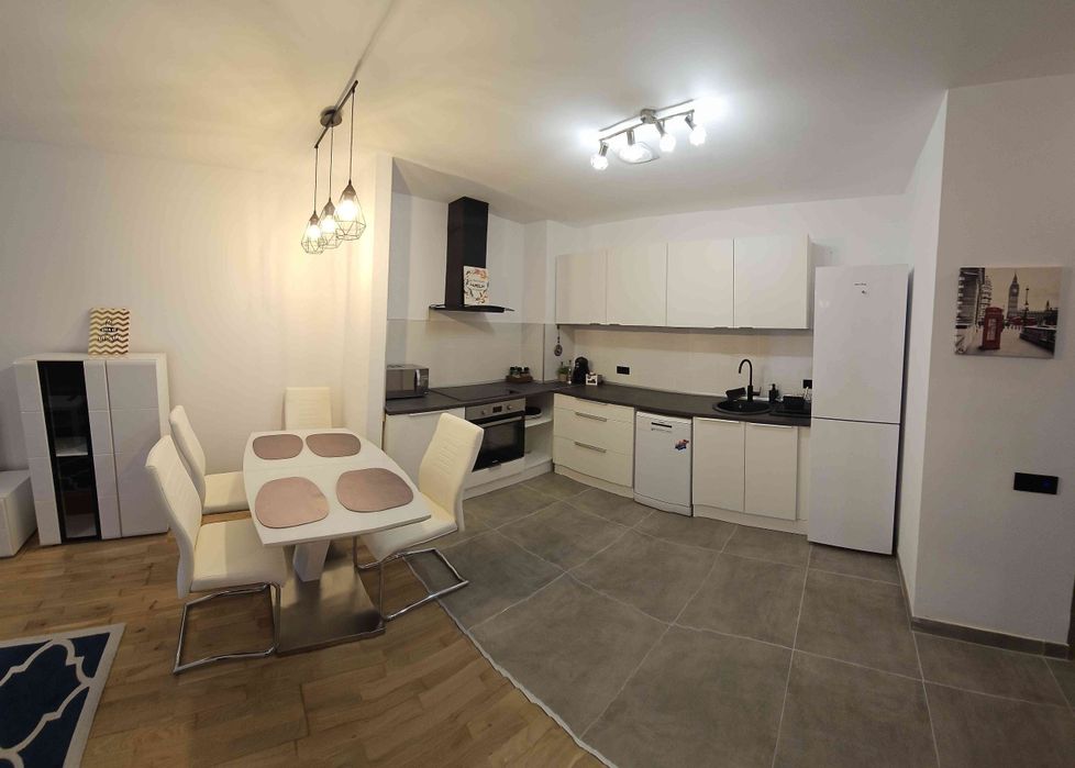 Persoana Fizica Închiriez Apartament 2 Camere Racadau - Tampa Gardens