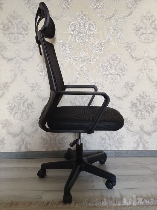 Ofis kreslo. Mexanizmlari ishlidi.