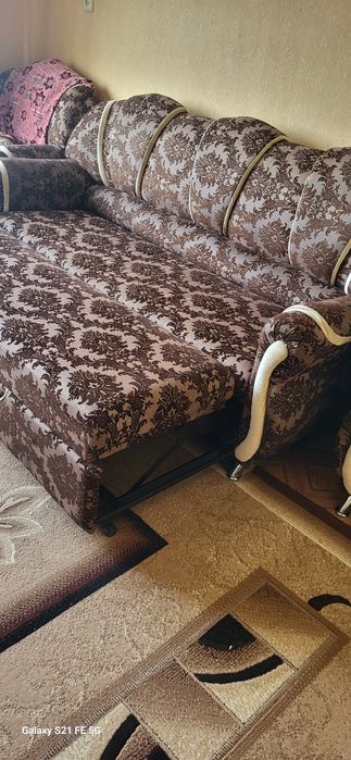 Продам диван с двумя креслами