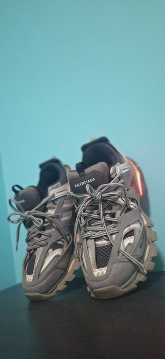 Продавам Balenciaga track LED
