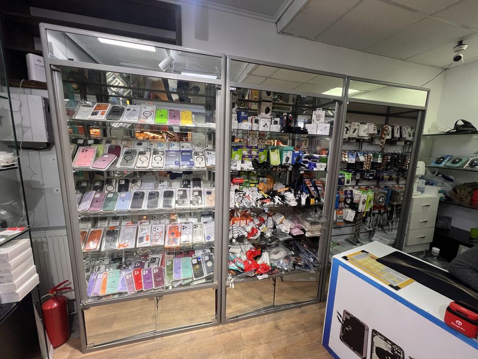 Продам витрины и мебель