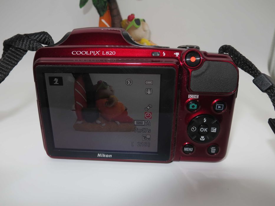 Nikon Coolpix L820 компактен цифров фотоапара с огромен 30х оптичен зум, full-hd видео, дигитална камера, работи отлично и в състояние КАТО НОВА