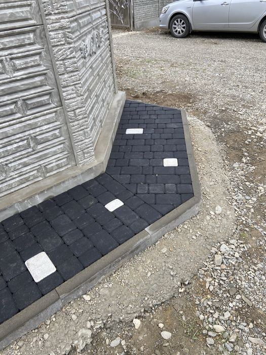 Montez pavaj si bordure