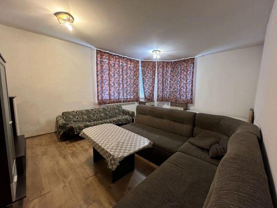 Тристаен апартамент в ж.к. Студентски град.