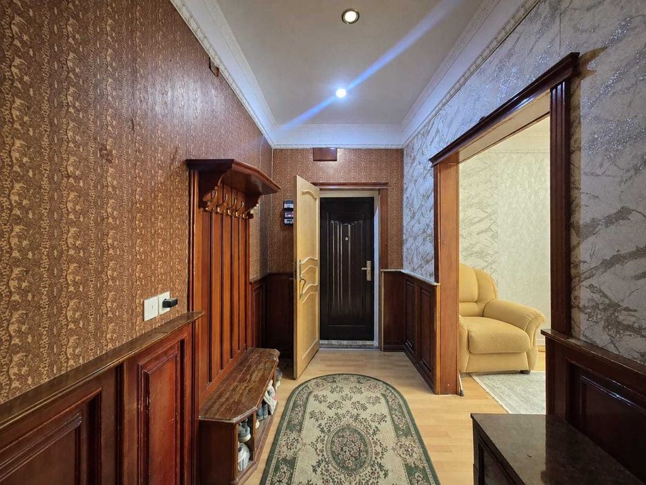 Продам 2 комн квартиру студию