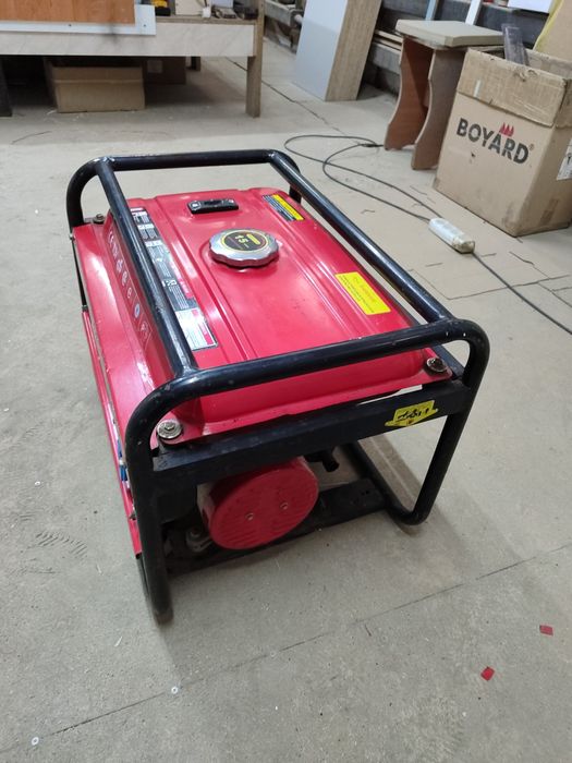 Генератор бензиновый 2.5 кВт