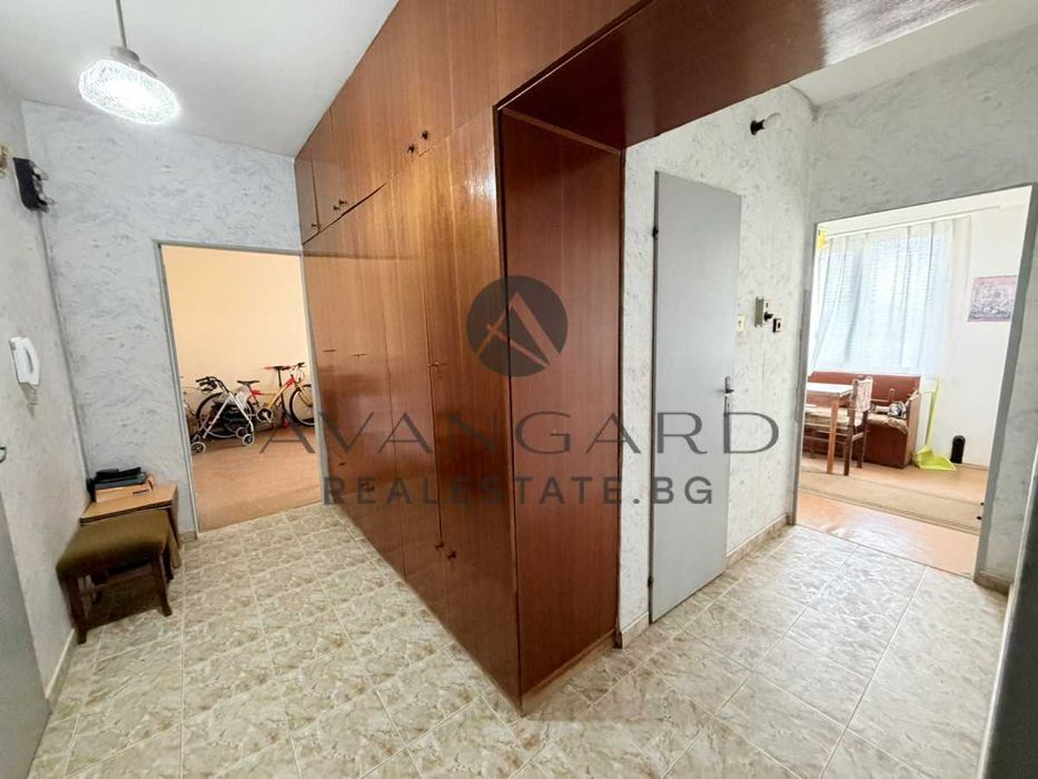 оф.25629 Двустаен с три отделни стаи/ Панаира