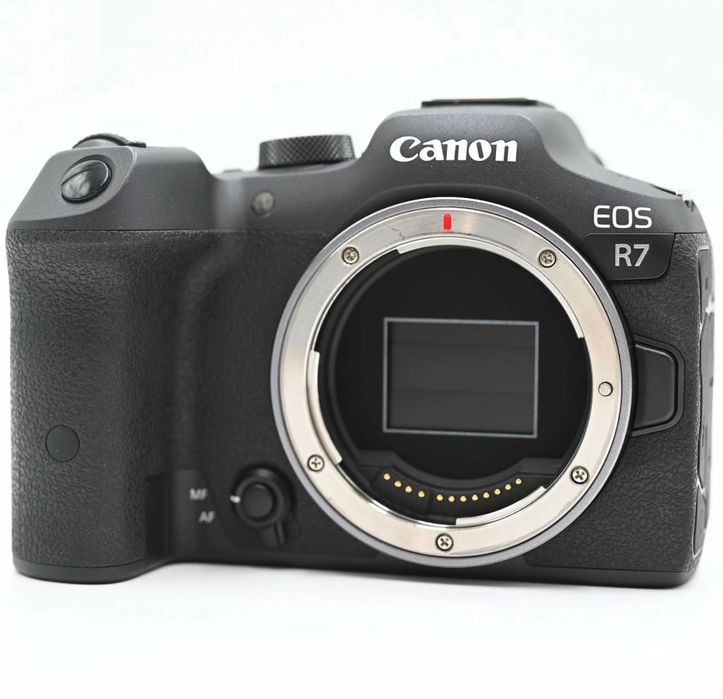Canon R7 body новый