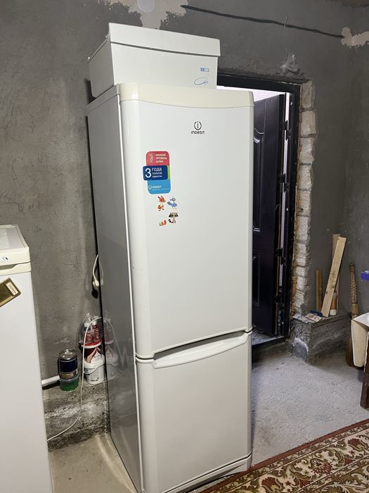 Холодильник indesit