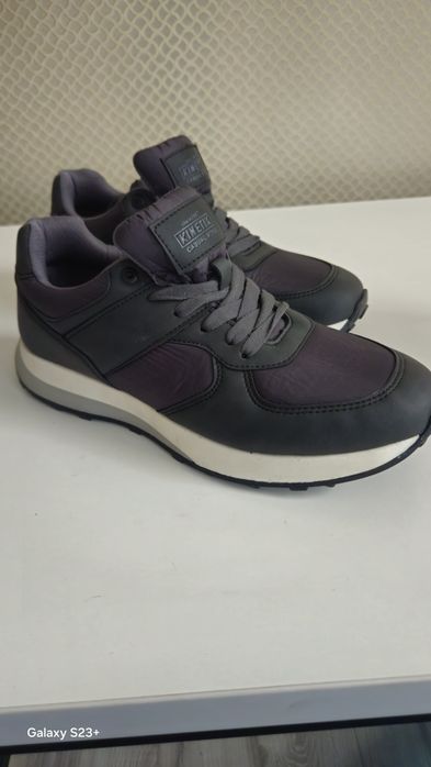 Кроссовки осень зима Турция разм.42