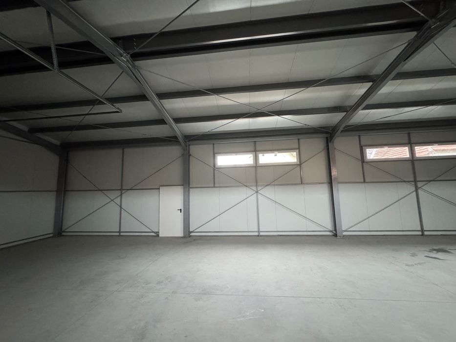 Hală și clădire de birouri în Teliu spațiu comercial