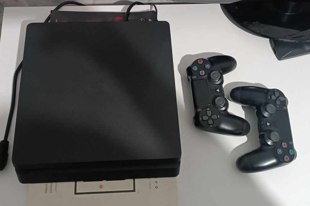 Продается Sony PS4 Slim!