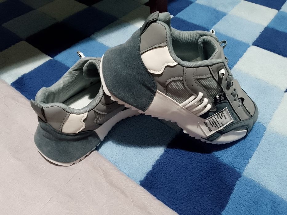 Продам кроссовки мужские