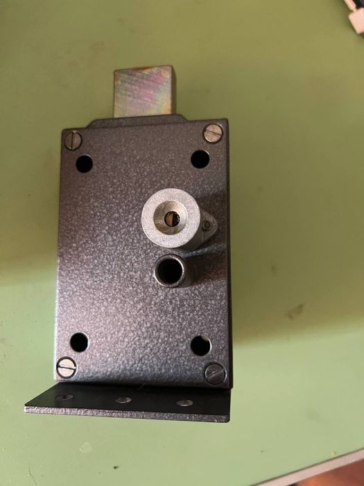 Продам новый замок