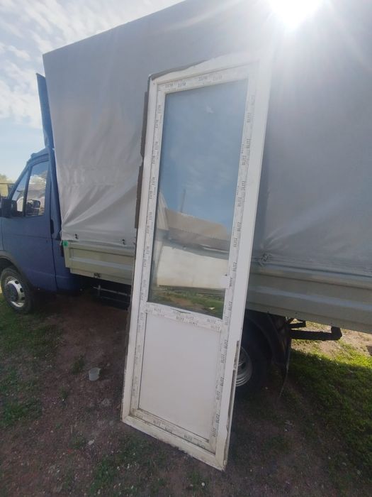 Продам дверь пластиковую