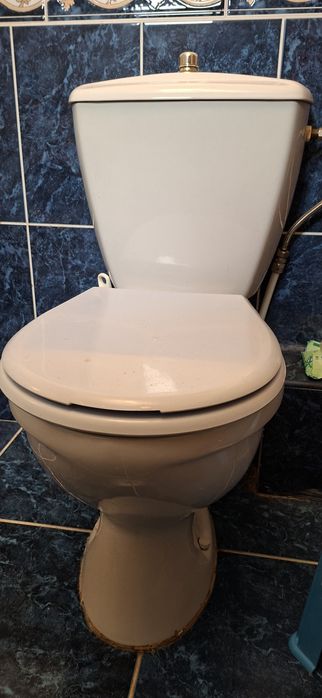 Vas  wc culoare alba cu rezervor