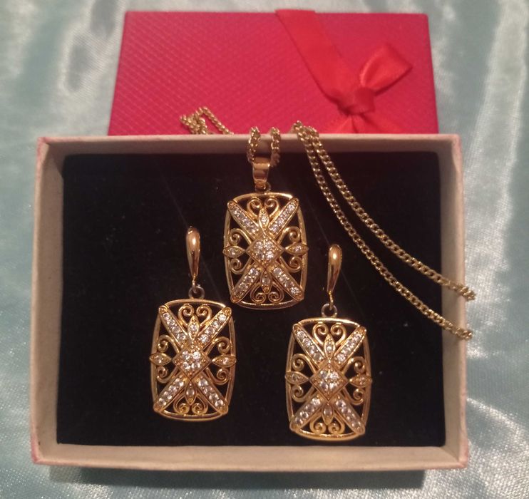 Серьги кулон на цепочке позолоченные притягивает взгляд качество