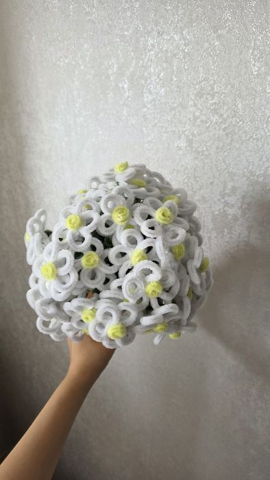 Цветы ромашки с синевальной проволкой