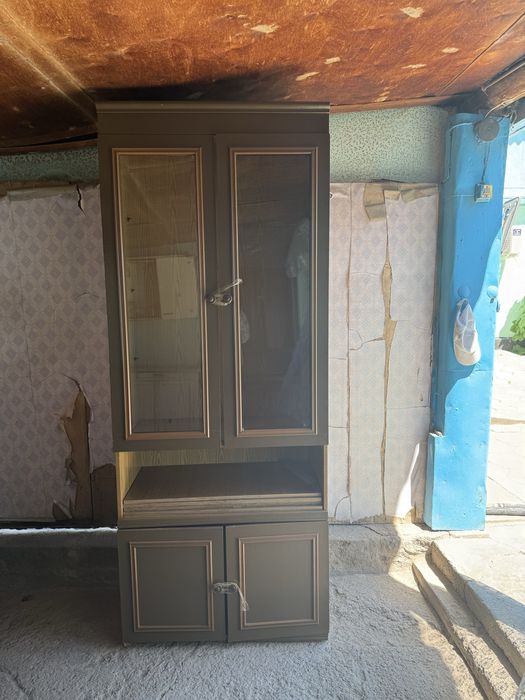 Продам 2 серванта советские
