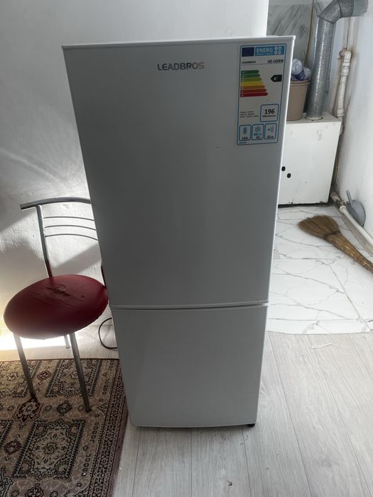 Продам холодильник маленький