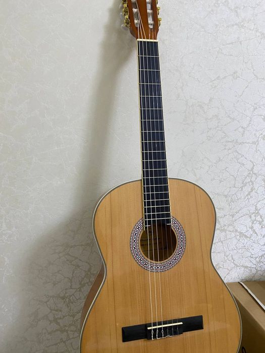Gitara sotiladi Holati yangi