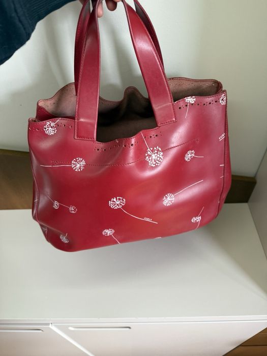 Червена кожена чанта  Furla с глухарчета
