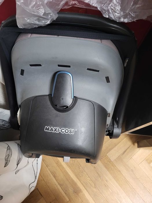 Maxi cosi Pebble детско кошче за кола