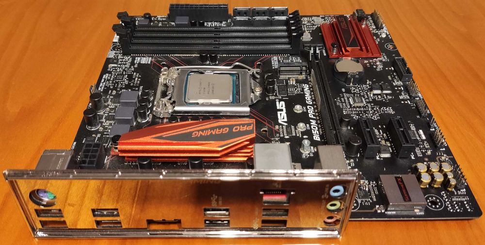 Продавам: ASUS B150M PRO GAMING + i7-6700 + KINGSTON FURY 2X8GB DDR4