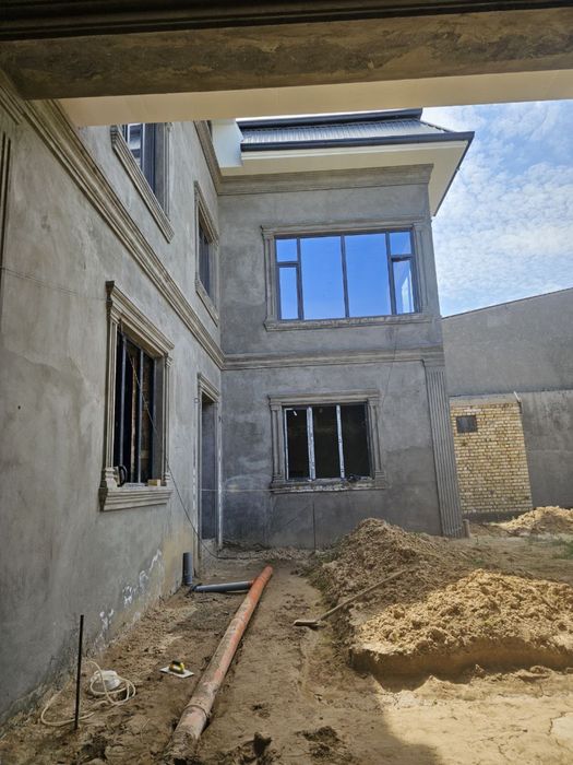 6 sotik 20*30 14 xona 2 etaj mansarda xam bor