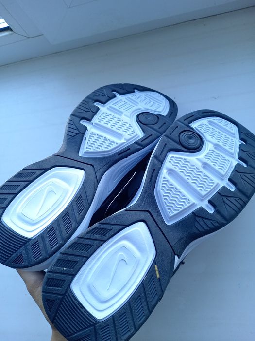 Кроссовки Nike срочно продам