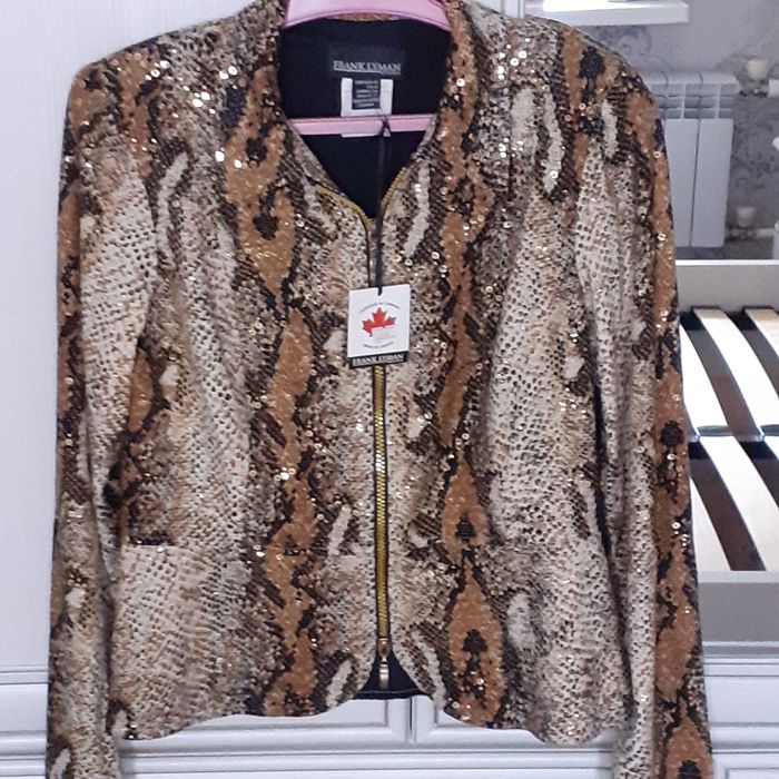 продам женский костюм