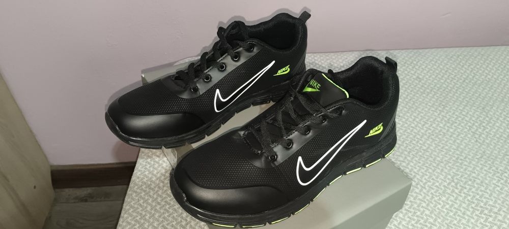 Кроссовки Nike...