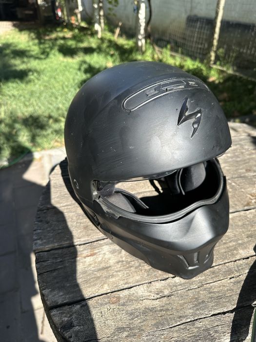 Vând cască scorpion exocombat