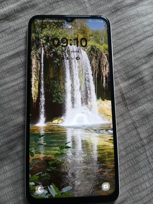 Продам  телефон.
