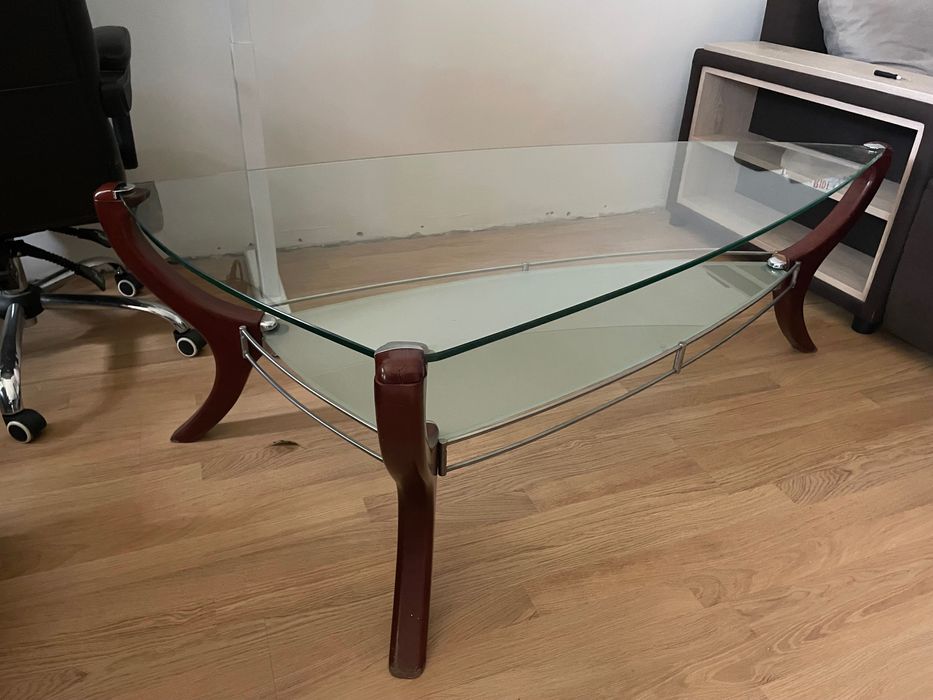 Холна маса с два стъклени плота