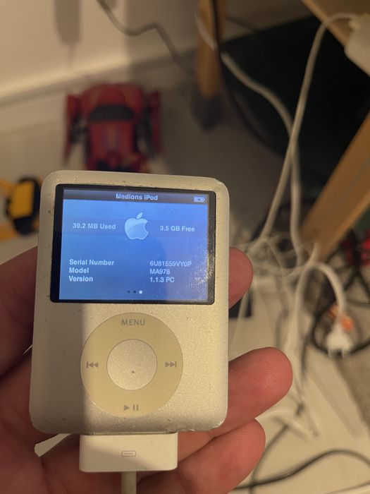 Apple iPod nano fat (3rd Generation) 4Gb model MA978 / MB245