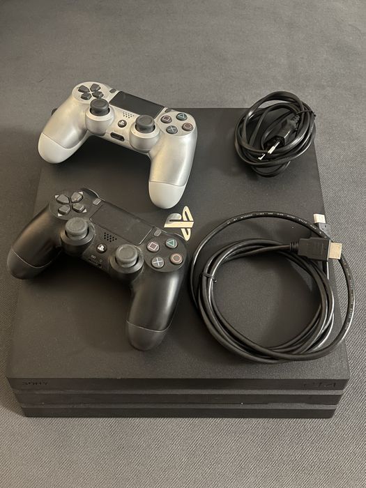 PS4 Pro - PlayStation 4 Pro 1TB + 2 Controllere Originale