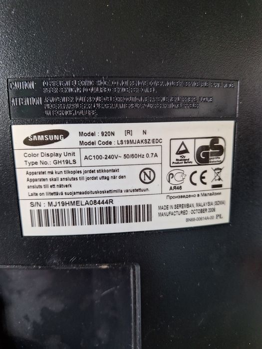 Продавам малко употребяван монитор Samsung модел 920N.