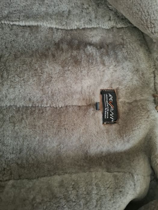 Haina scurta de piele captusita cu blana