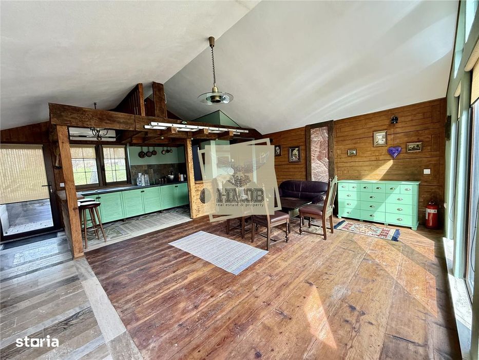 Casa ultracentrala complet renovata 6 camere 3 bai Cisnadioara