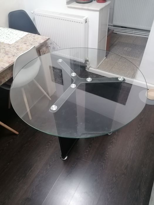 Masă rotundă de sticla pentru bucătărie