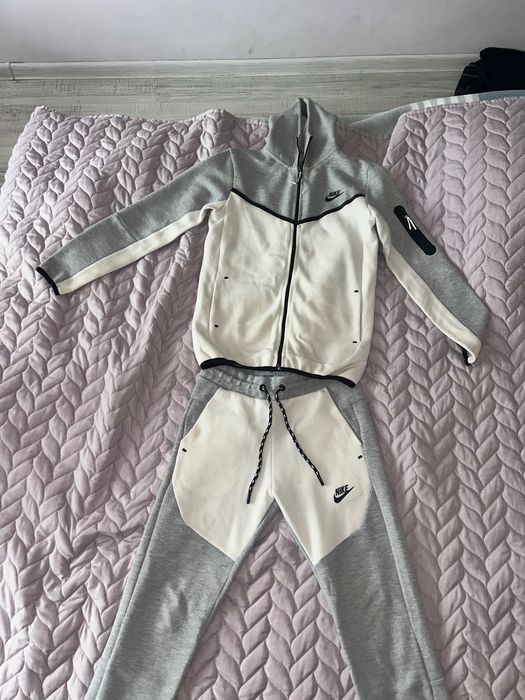 Продавам детски Nike tech 12 - 14 year - L размер