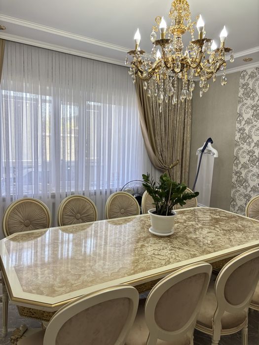 Продаются стол для гостиной