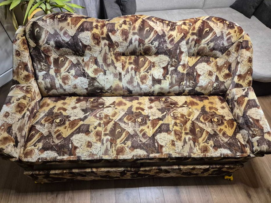 Vând canapea extensibilã si mãsuțã