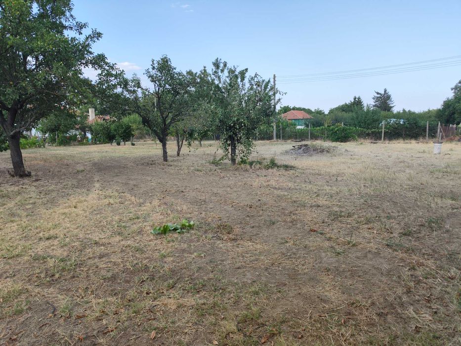 Продава се къща в с.Ветрен