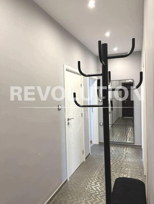 Тристаен апартамент в района на Окръжна болица!